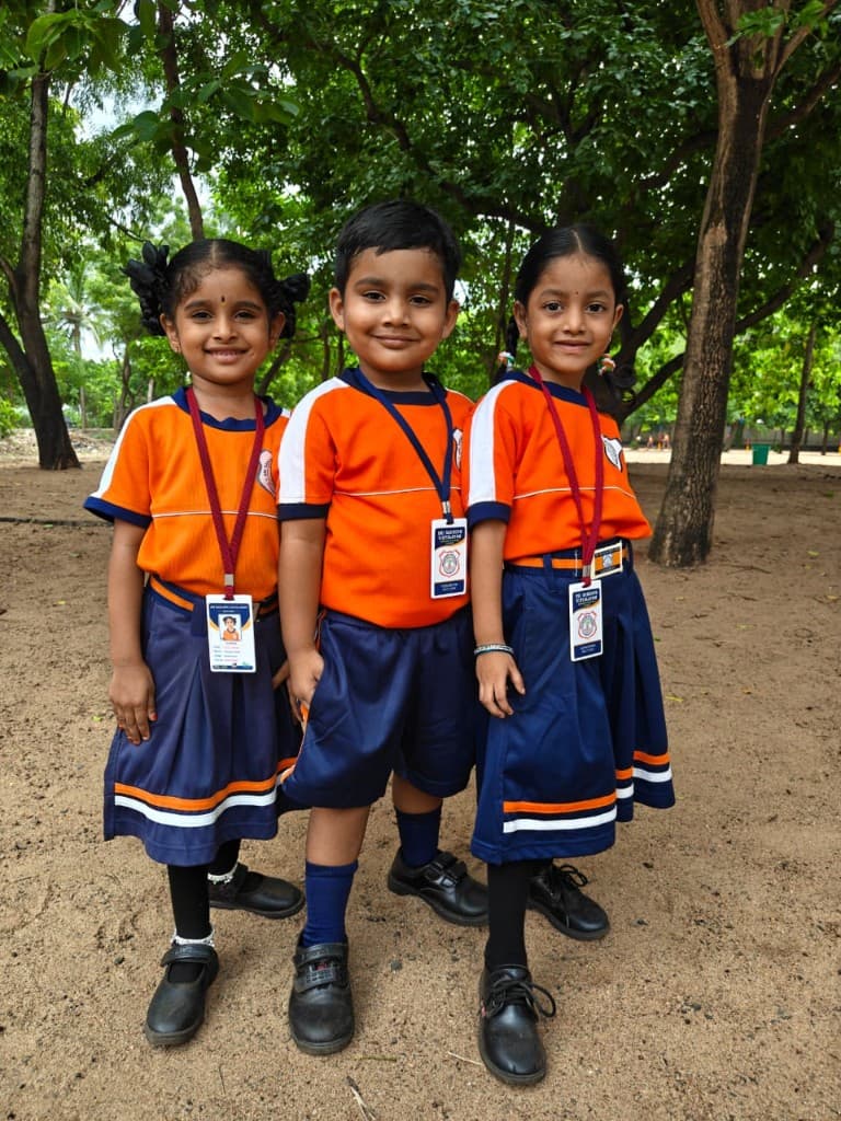 LKG – Class 5 — Weekday uniform (Mon, Tue, Thu, Fri)